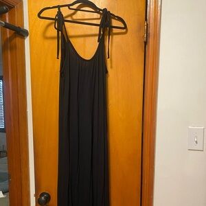 No brand or tag- black shoulder tie jumper. Worn plenty but it great condition!